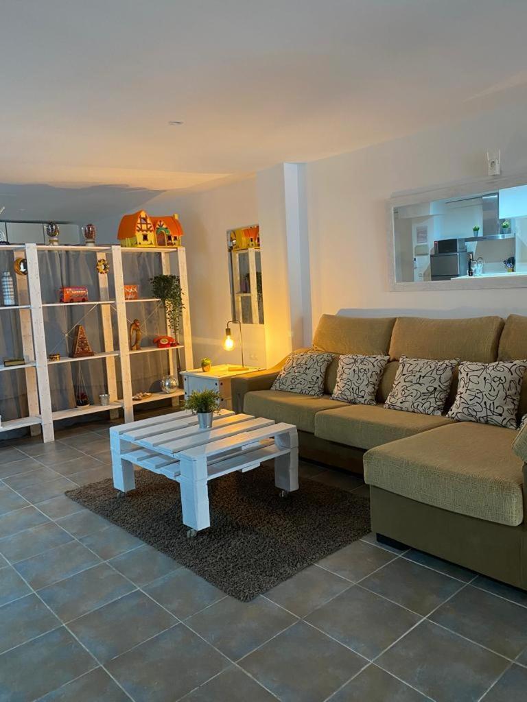 Acogedor Apartamento Loft Alhaurin de la Torre Bagian luar foto
